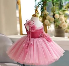 الفوشيا بلوم: فستان تول مذهل مزين بنقشة الزهور